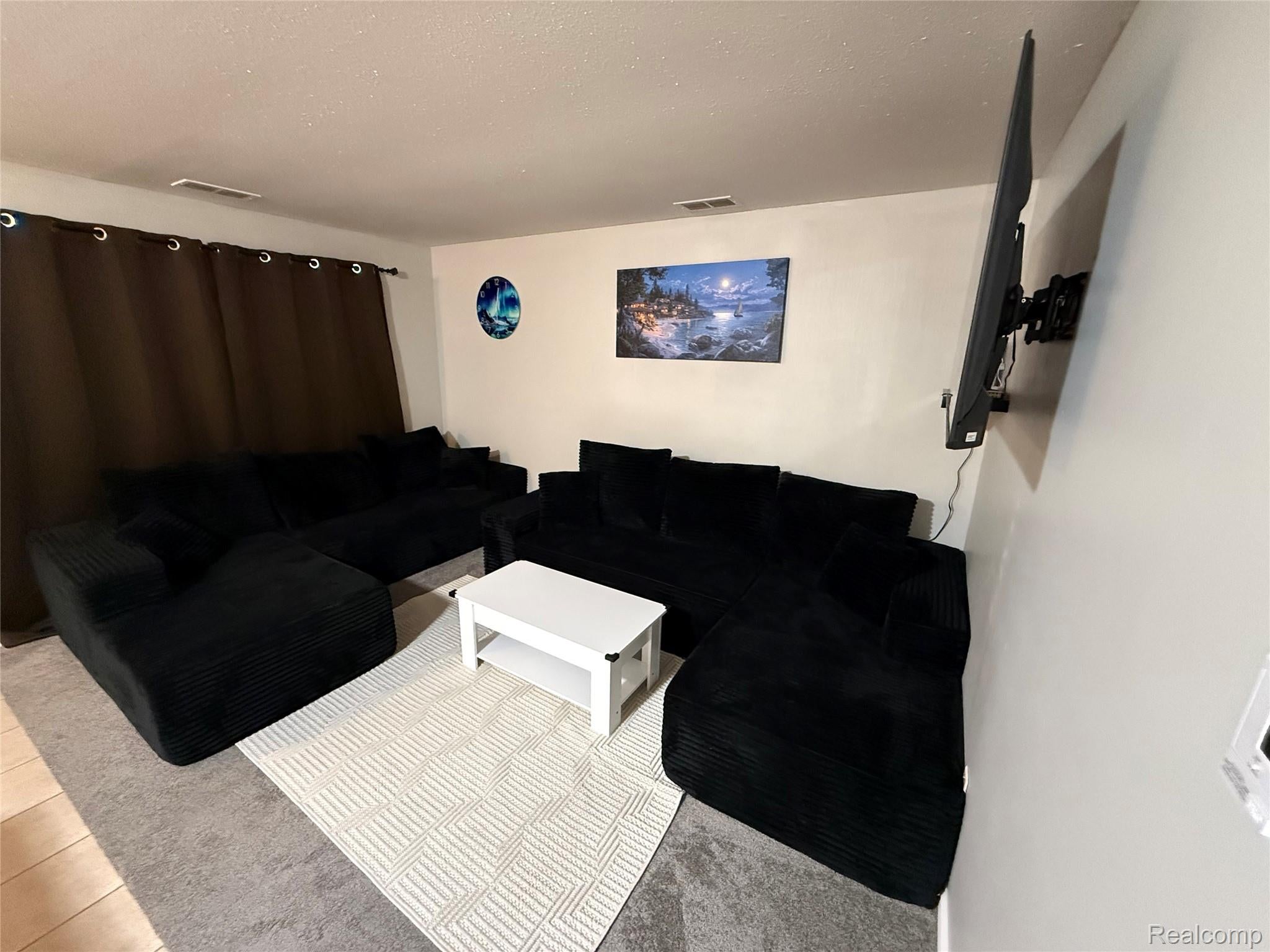 8066 Coventry Street