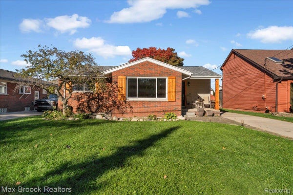 22461 REVERE ST, SAINT CLAIR SHORES, MI 48080 - Image 940558598d094c2ec4640e389e0fed1d/1448682829