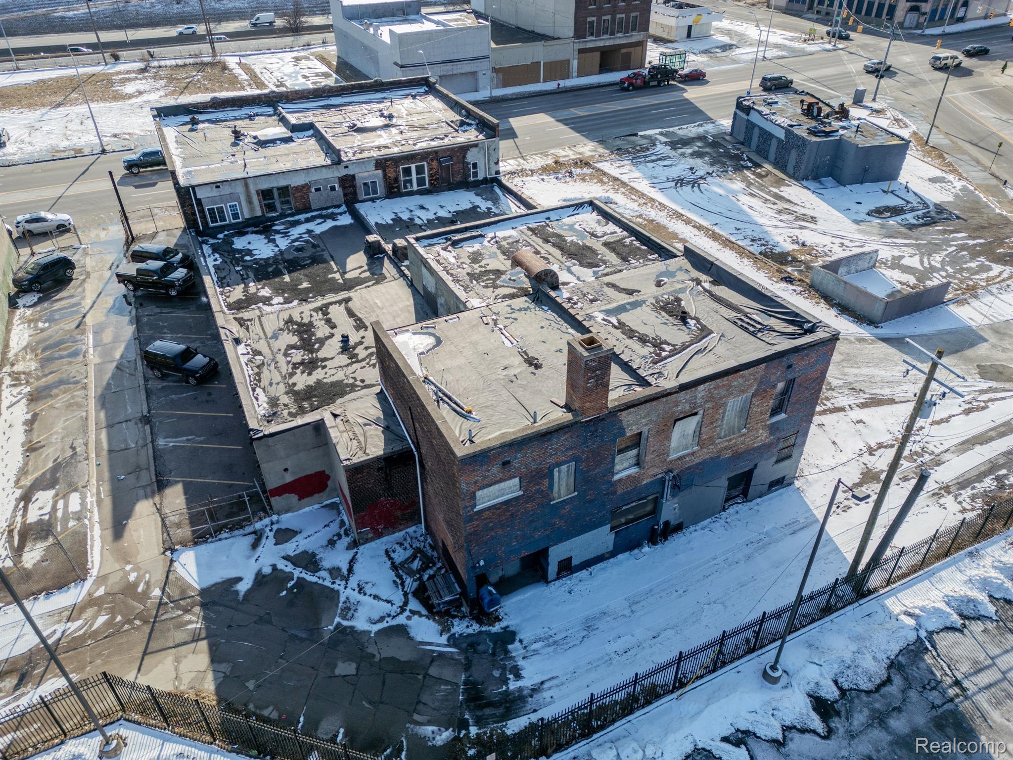 9008 GRAND RIVER Avenue