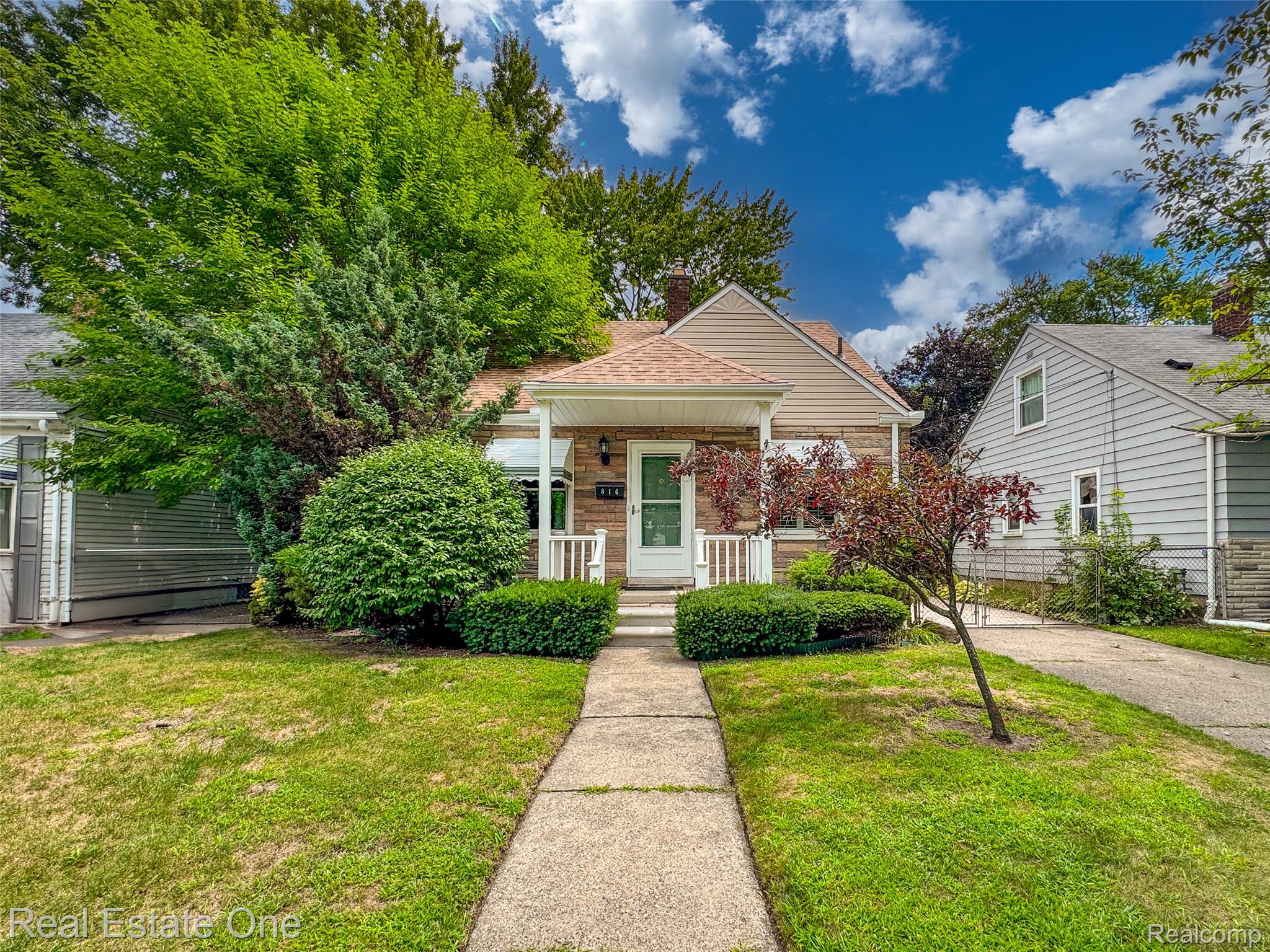 816 N Kenwood Avenue
