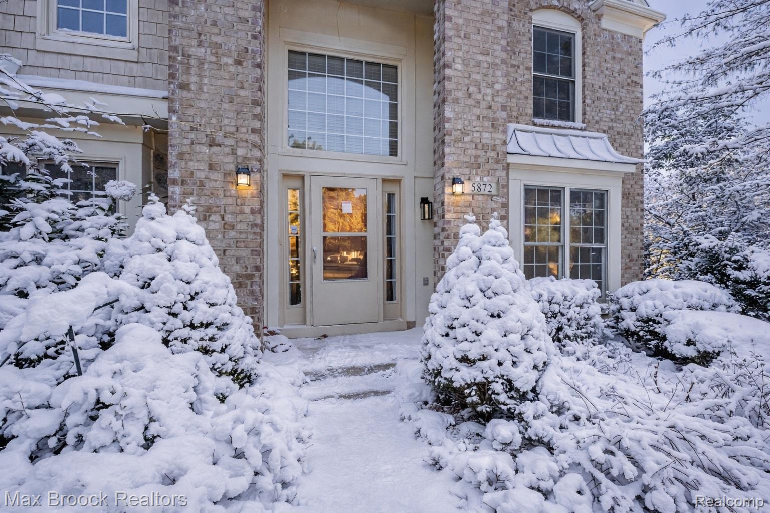 5872 Meadowview Drive