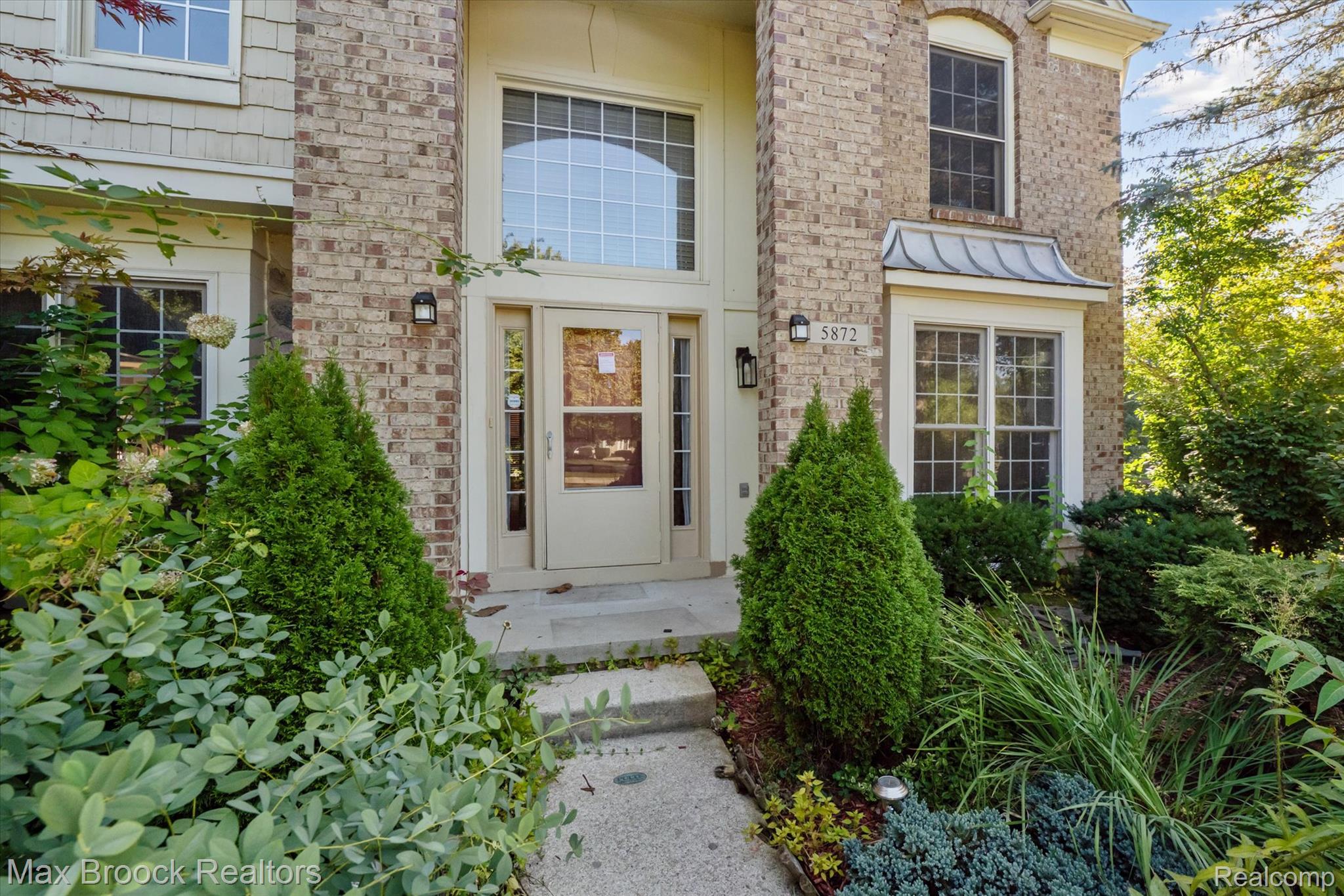 5872 Meadowview Drive