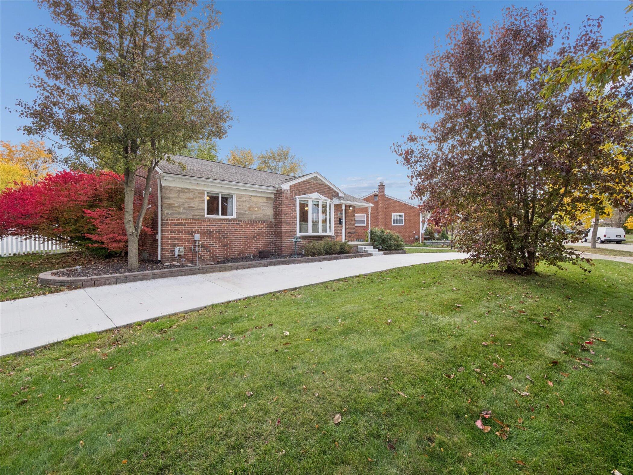 28035 N Clements Circle