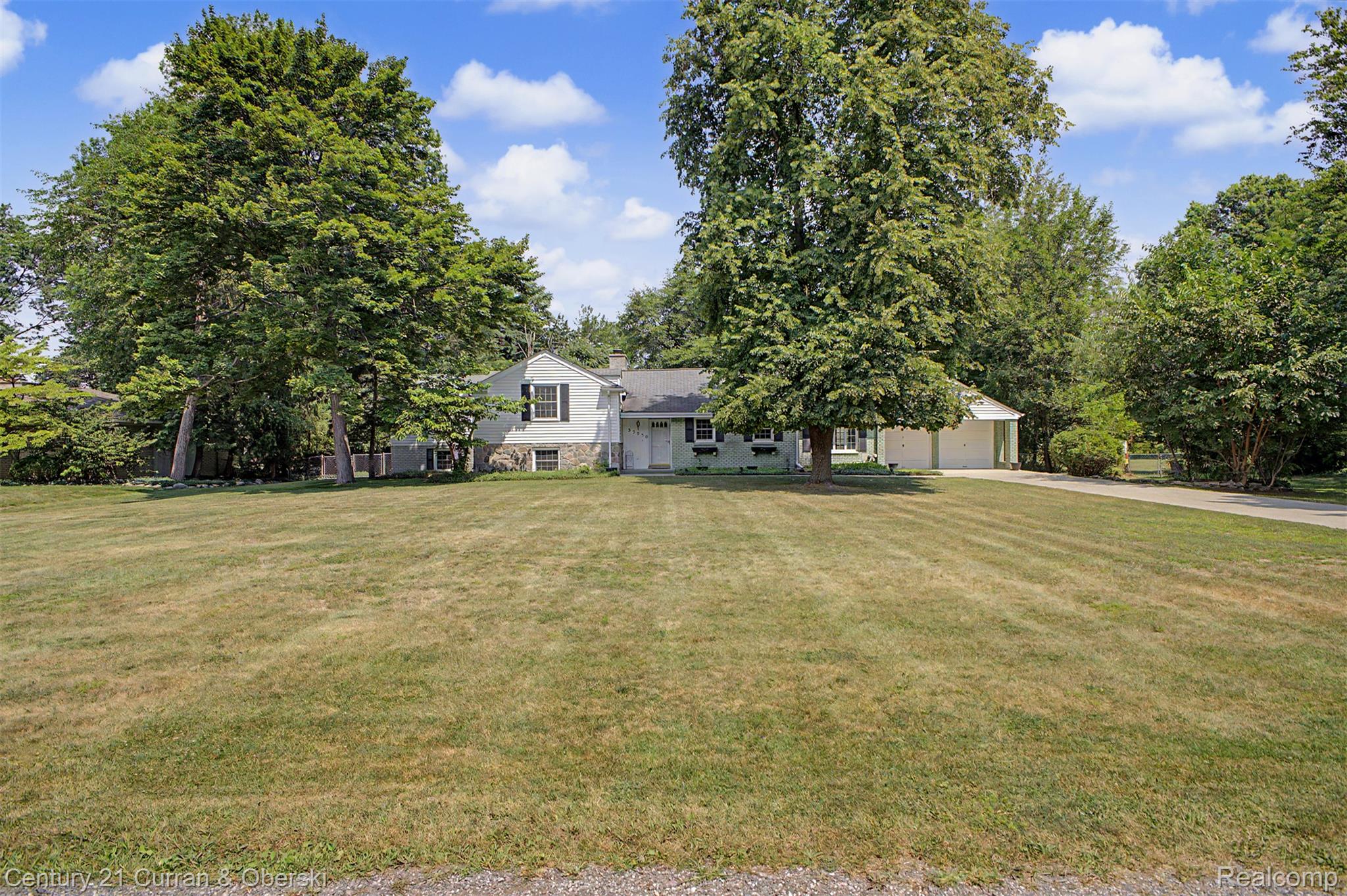 35950 Oakwood Lane