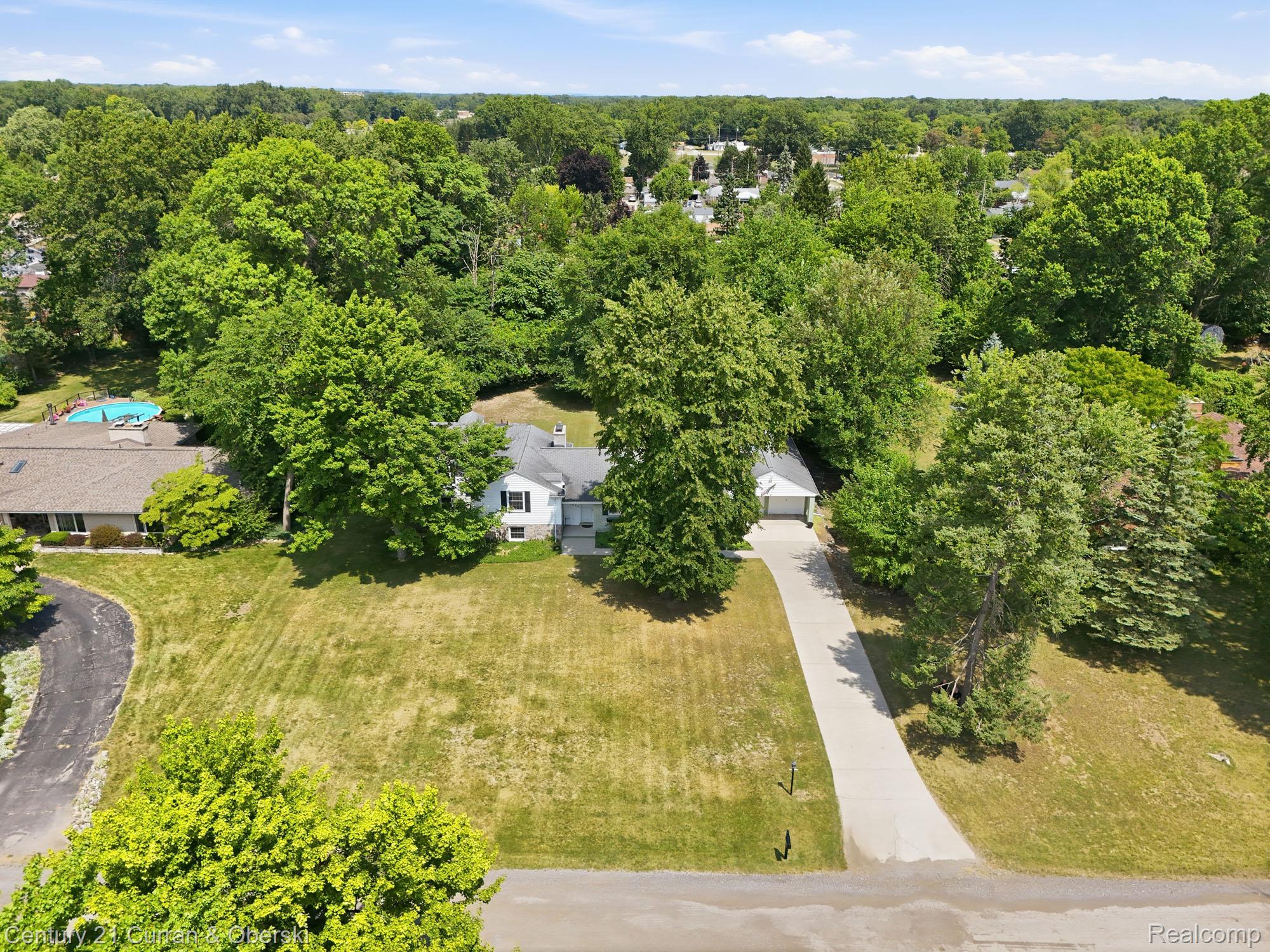 35950 Oakwood Lane