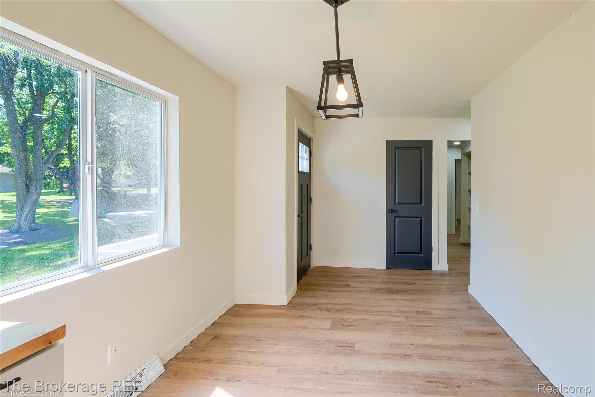 1401 Hillside Drive