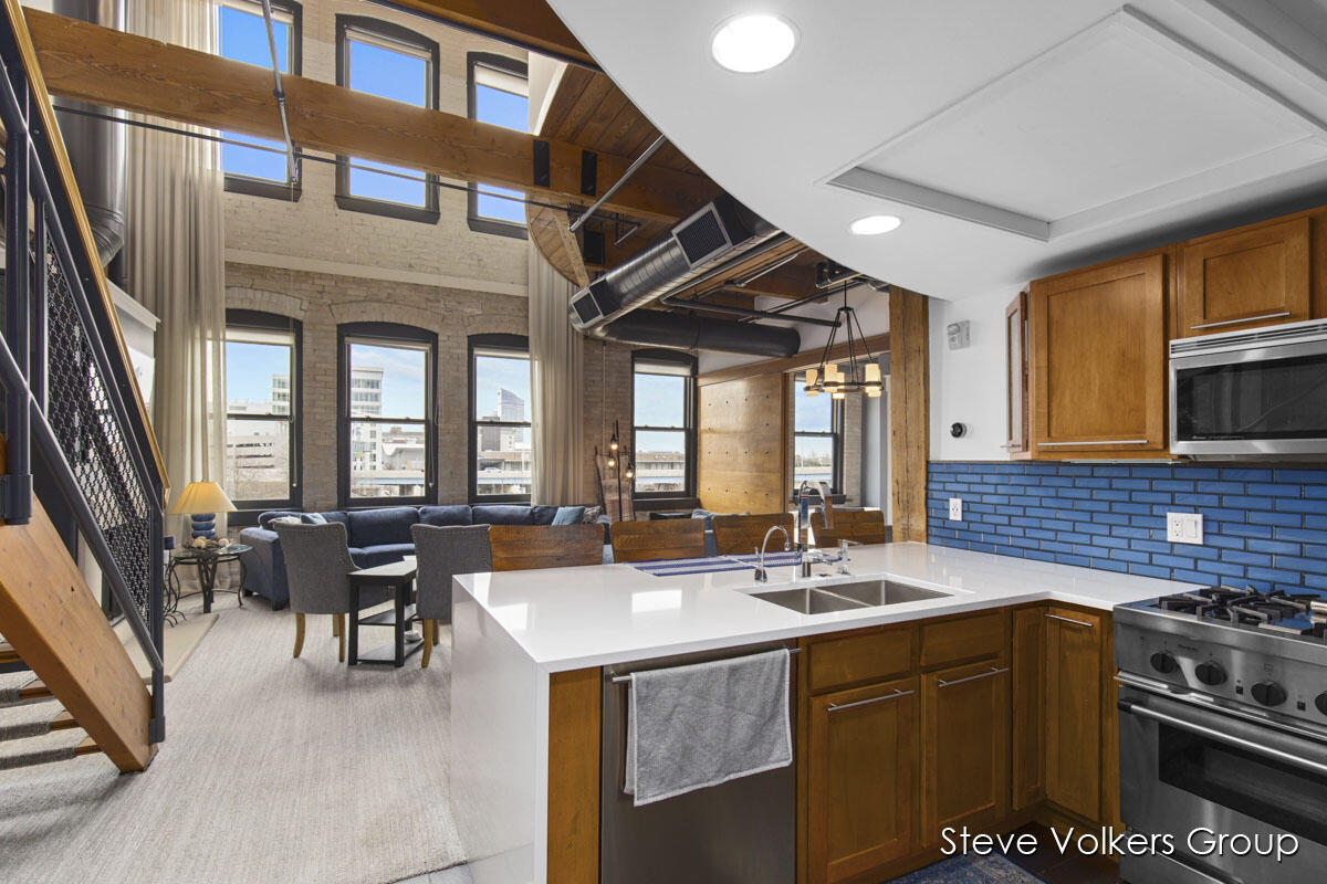 600 Monroe Avenue NW 406