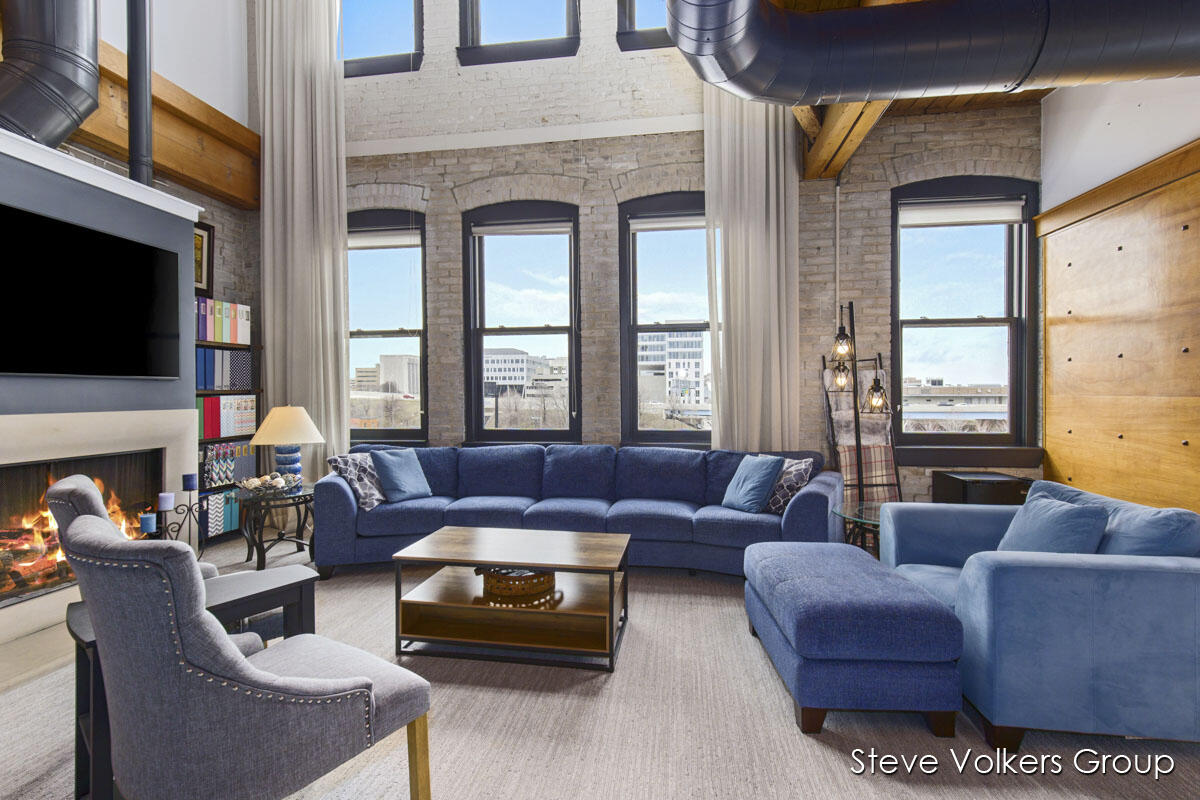 600 Monroe Avenue NW 406