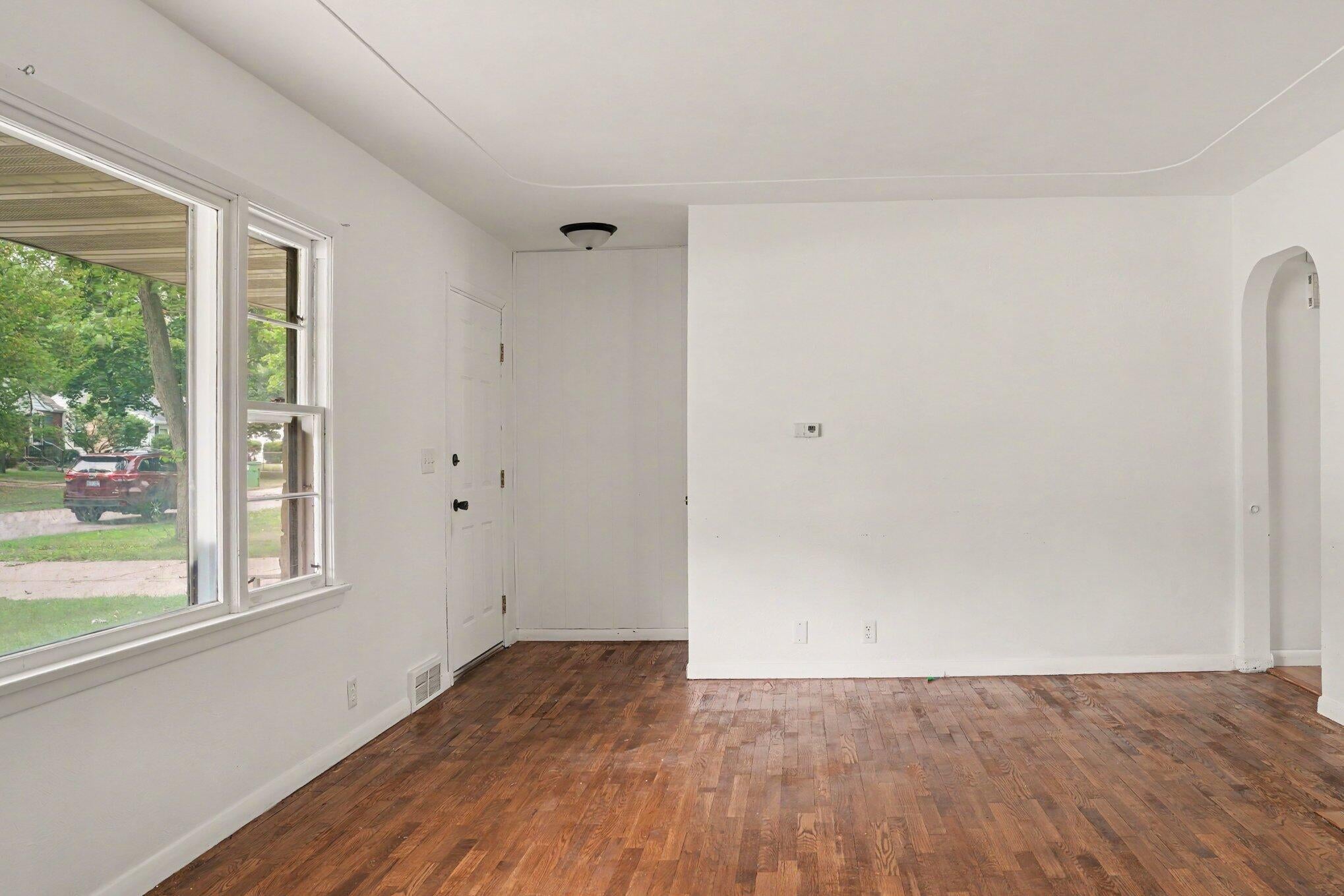 56 Garden Avenue N