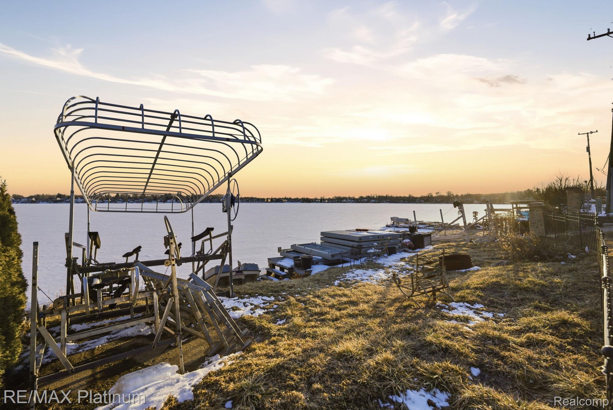 4960 Cooley Lake Road