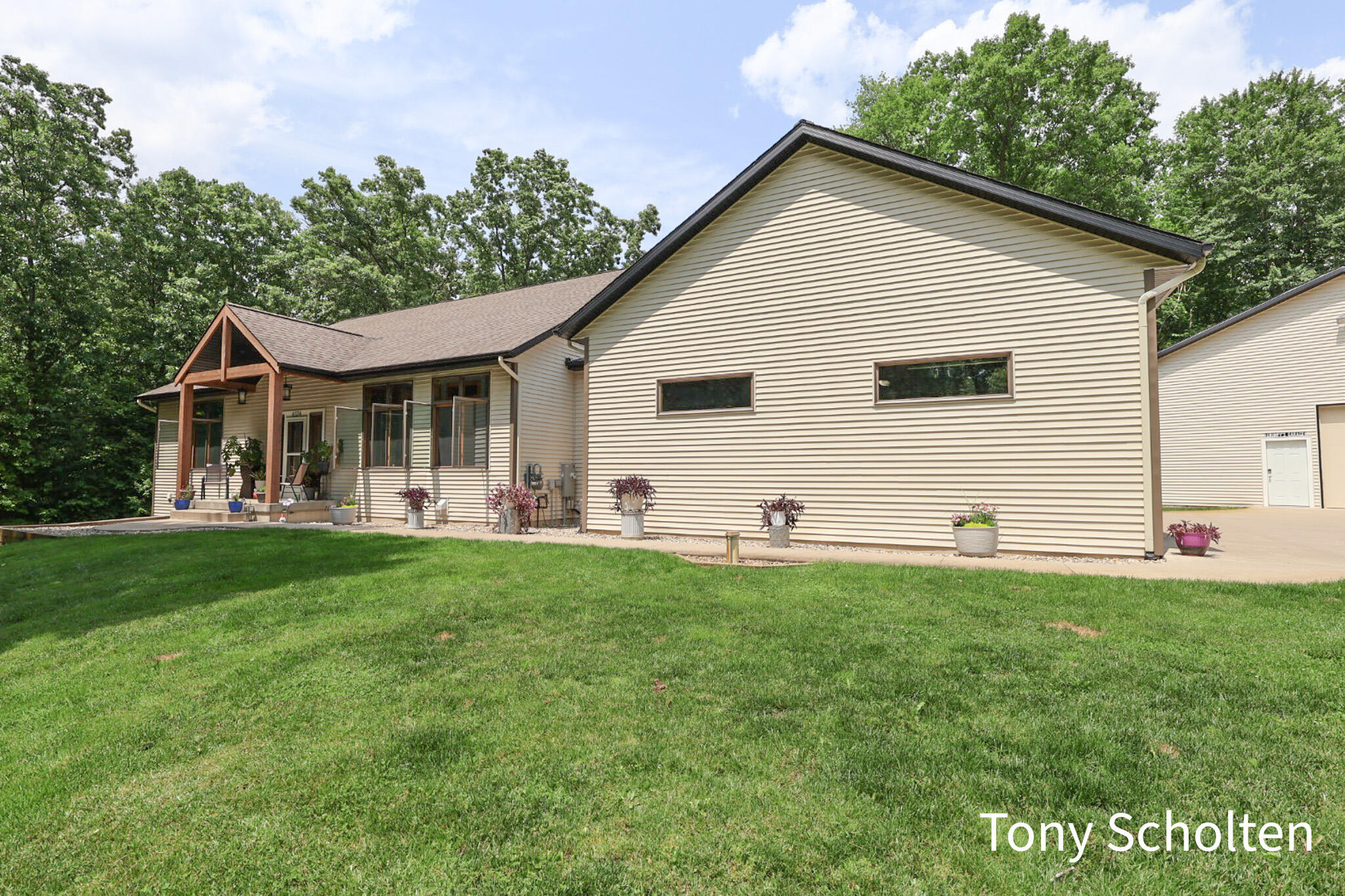 6374 Arrowhead Trail