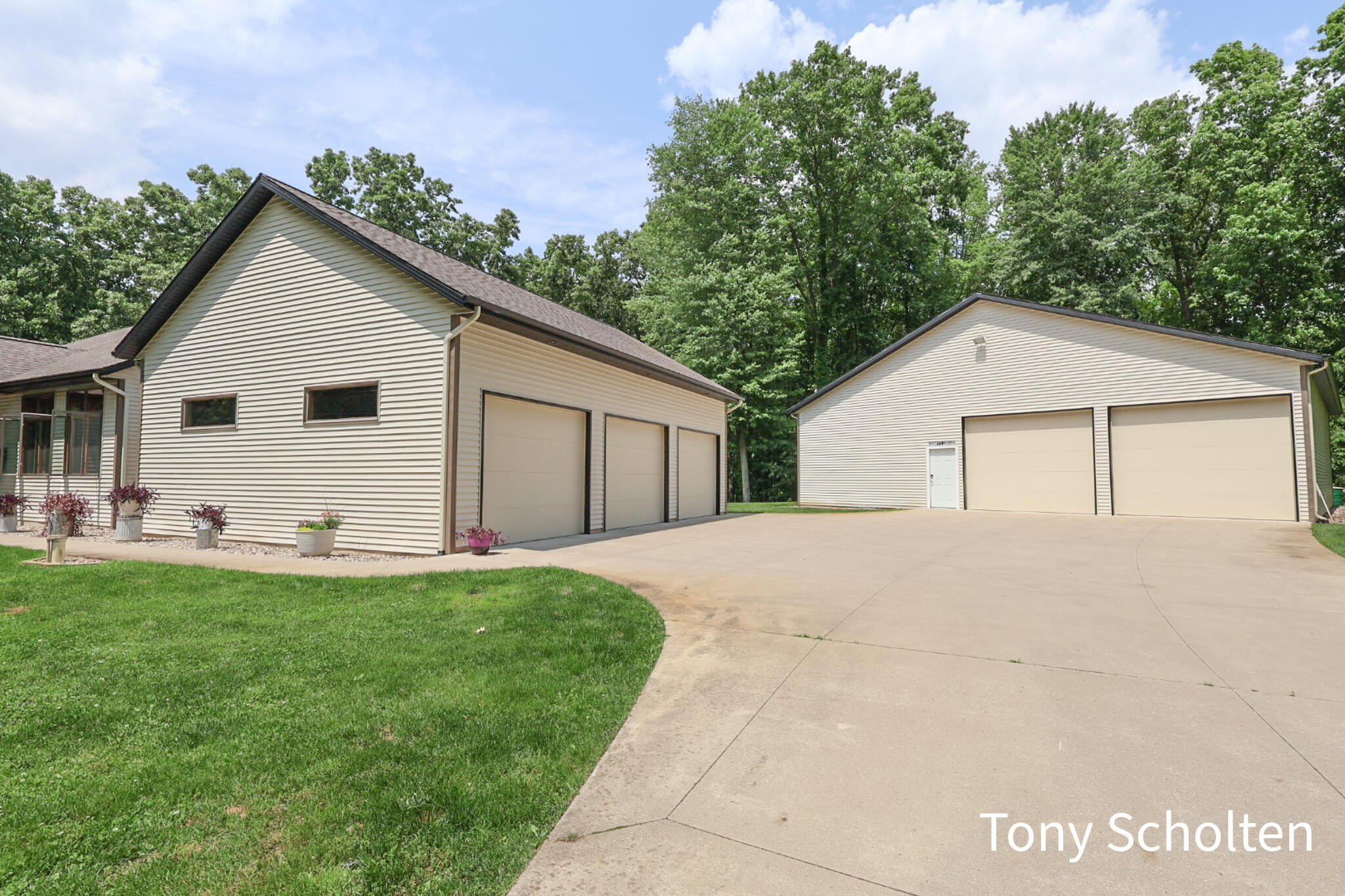 6374 Arrowhead Trail