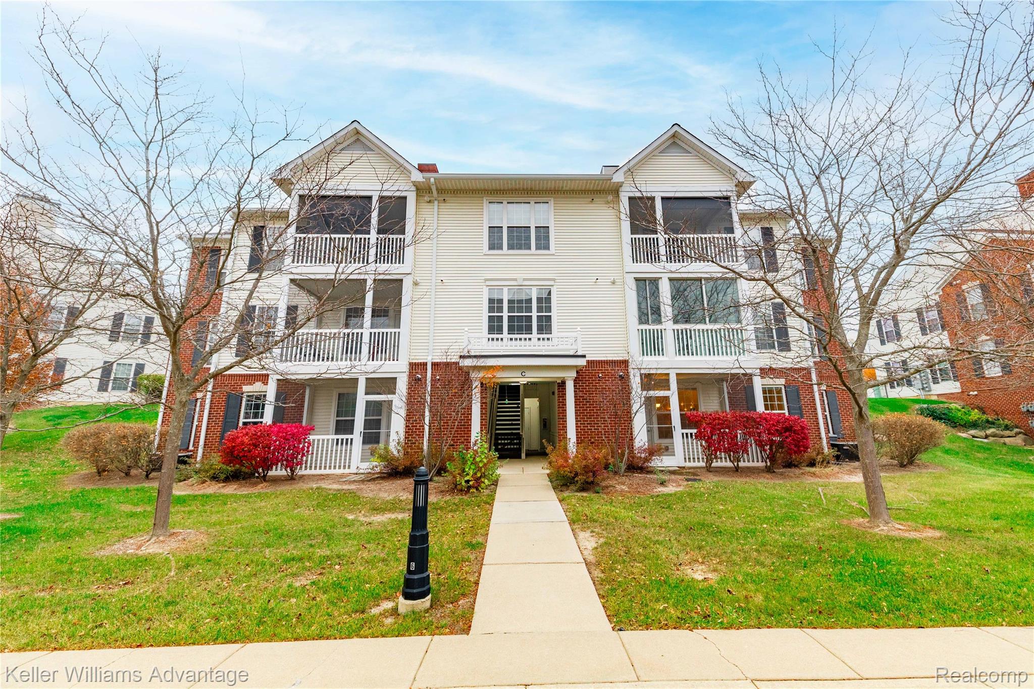 921 E Summerfield Glen Circle