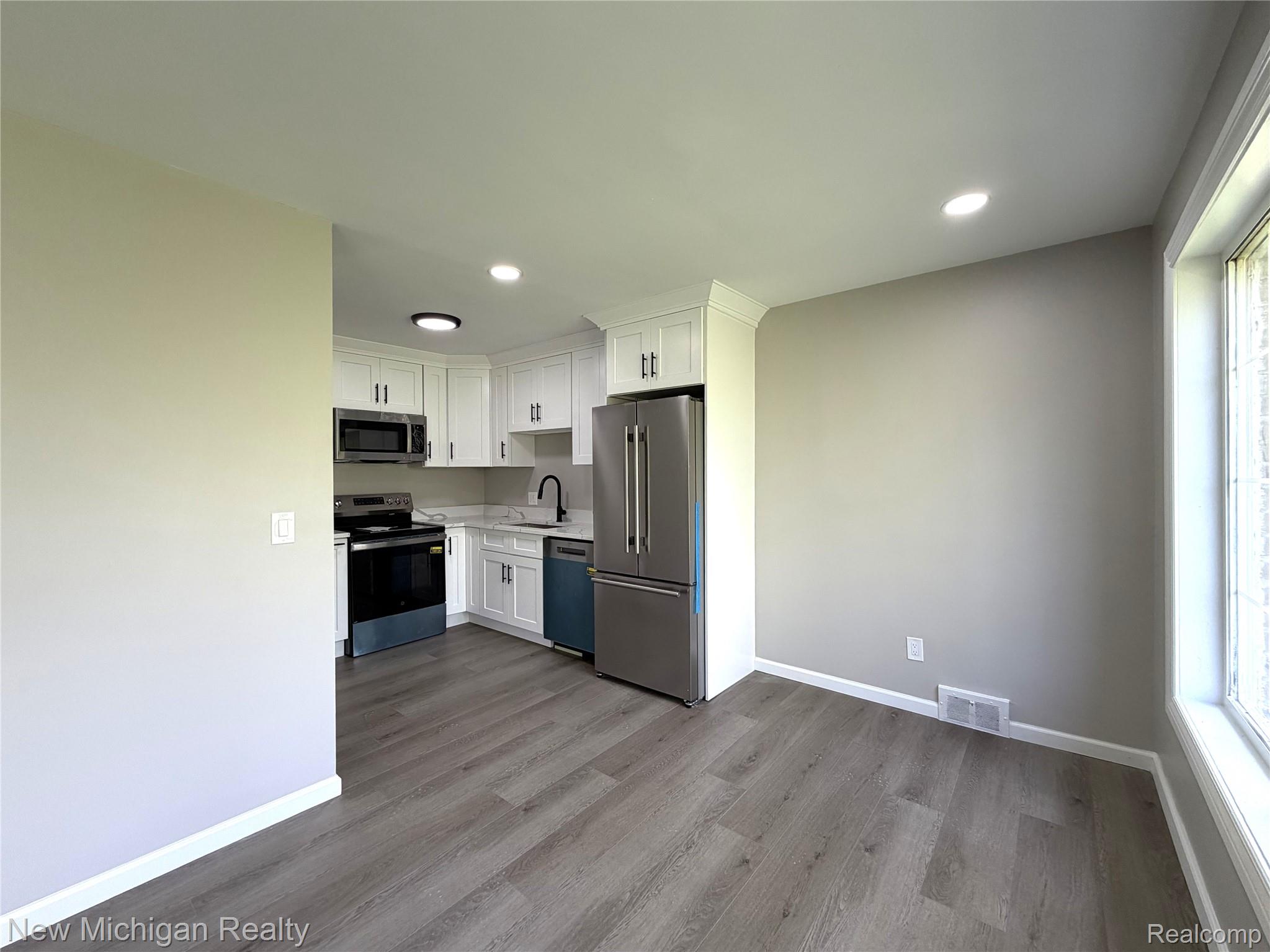 32718 Grand River Avenue A4