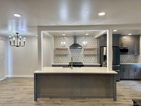 164 Stratford Lane Rochester Hills City MI 48309