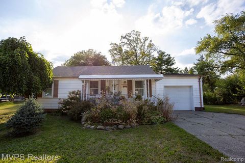 22549 Panama Avenue Warren City MI 48091