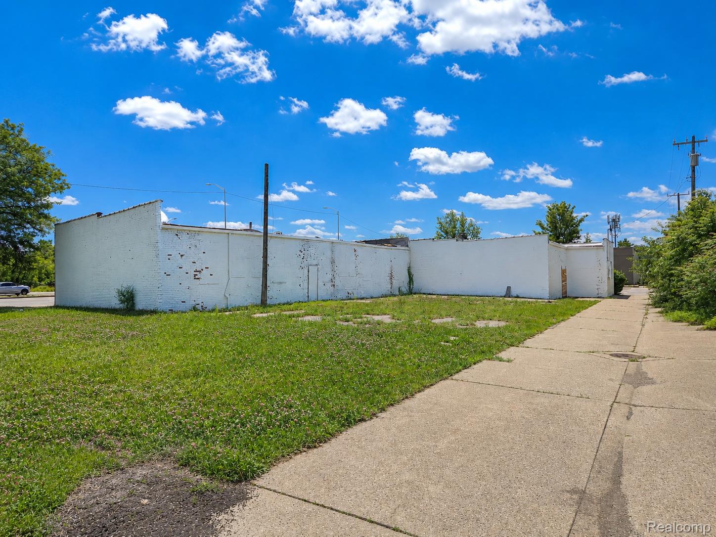 13303 Gratiot Avenue