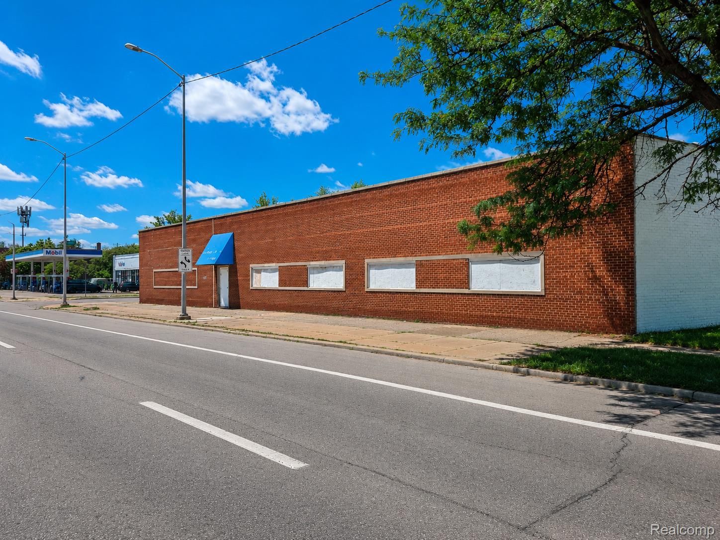 13303 Gratiot Avenue