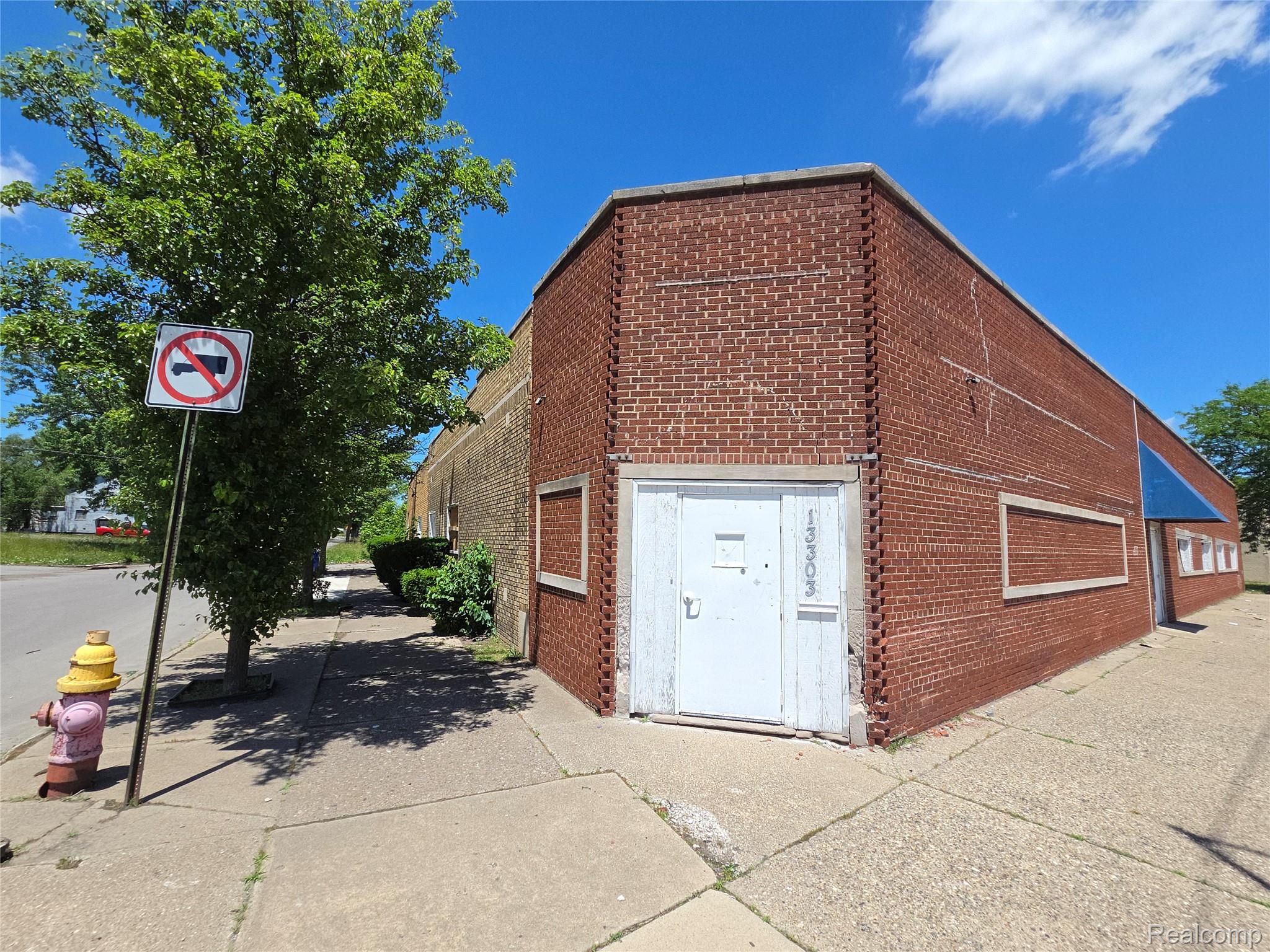 13303 Gratiot Avenue