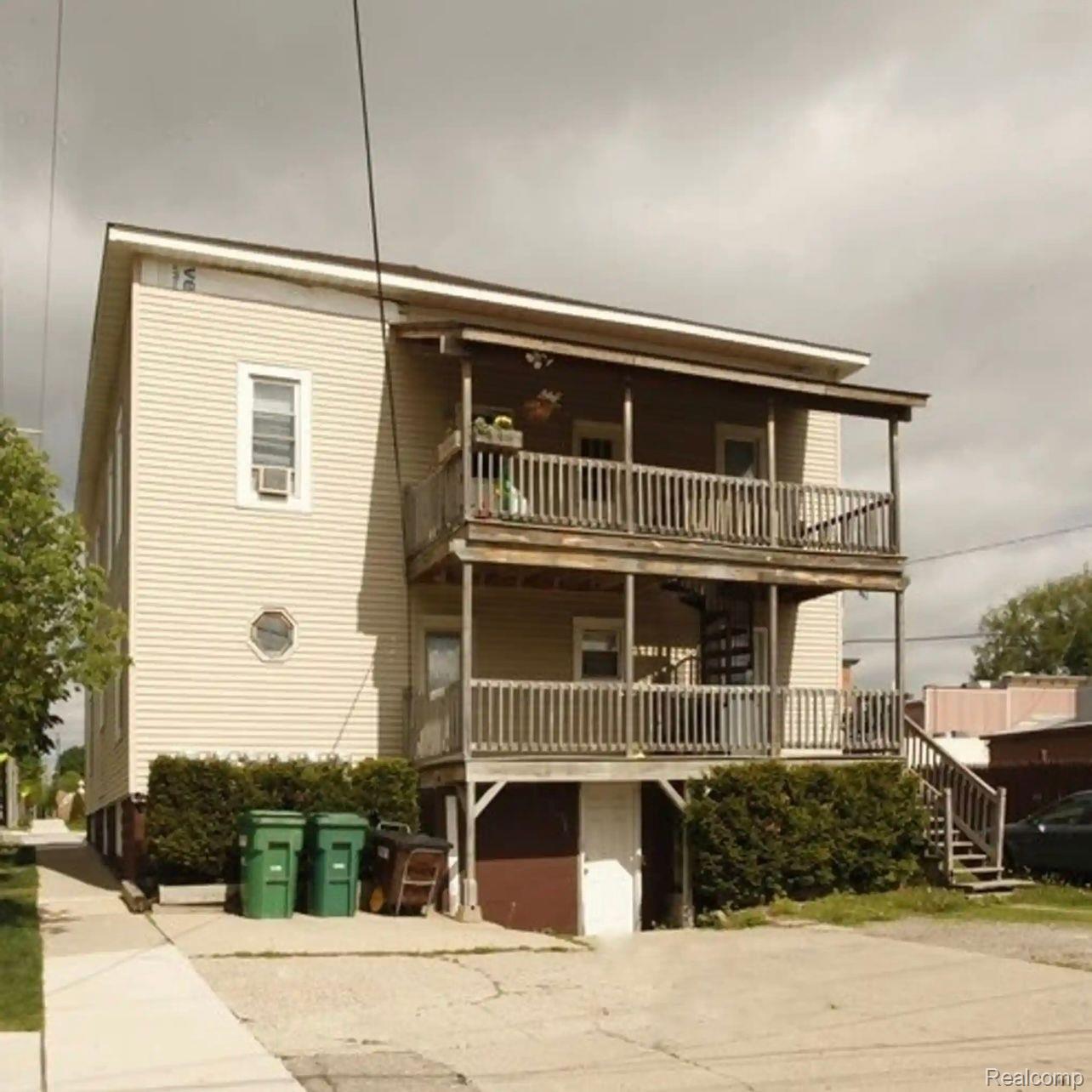 121 S COURT Street