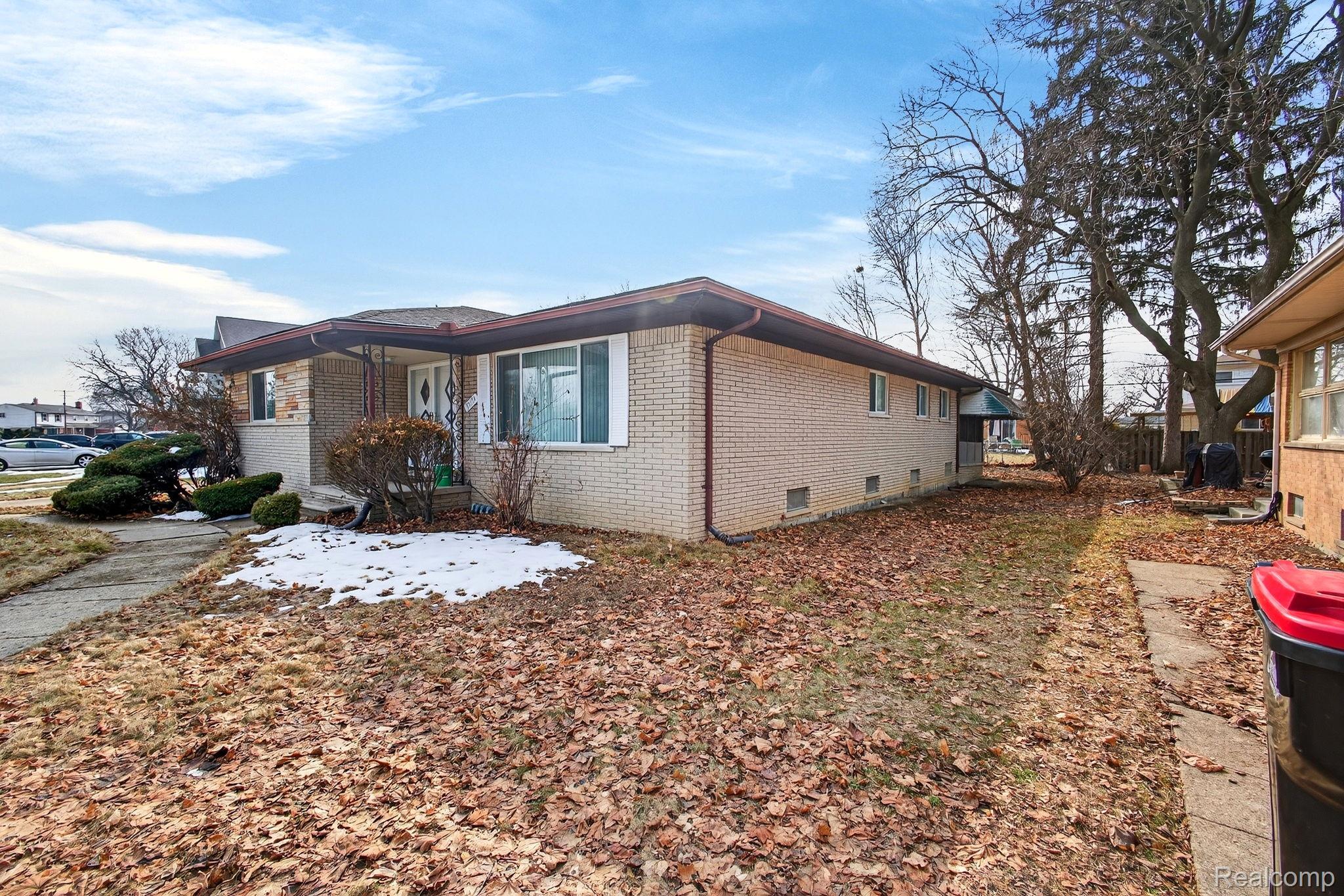 15734 Fairfax Street