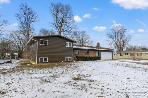 4605 Poinsettia Avenue SE Kentwood City MI 49508