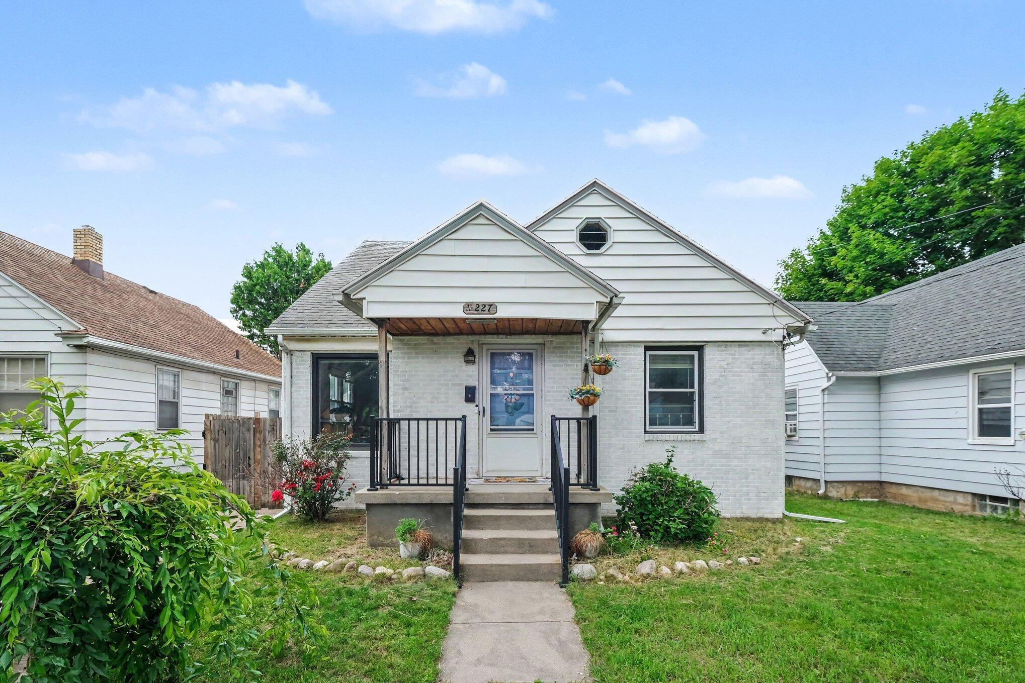 227 Leyden Avenue SW