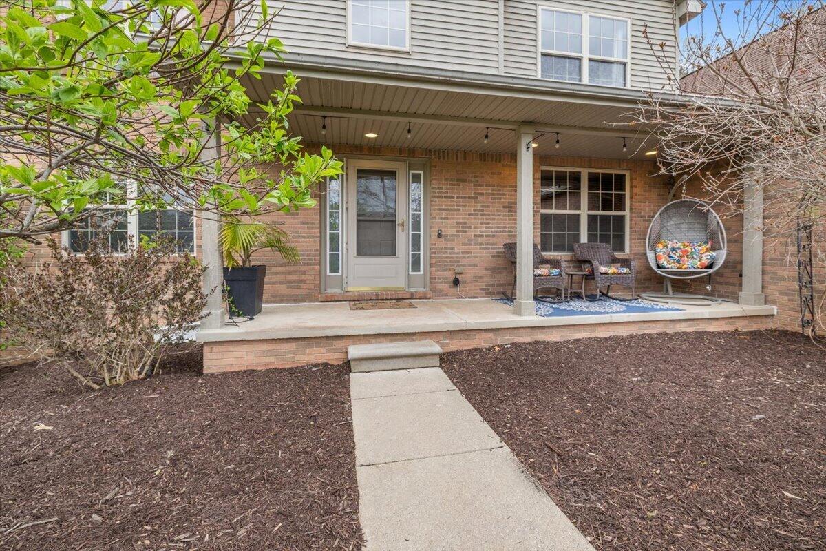 9783 Viewcrest Court
