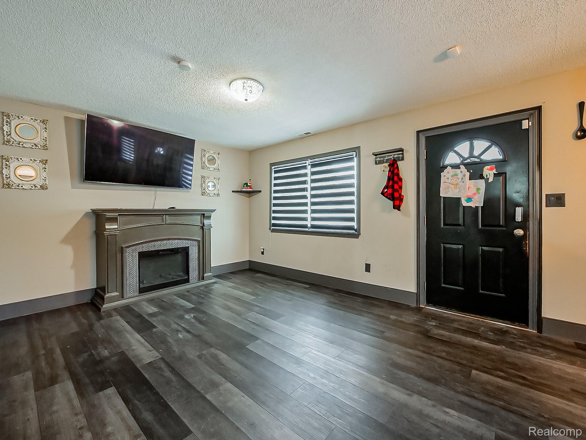 6087 N Parent Street