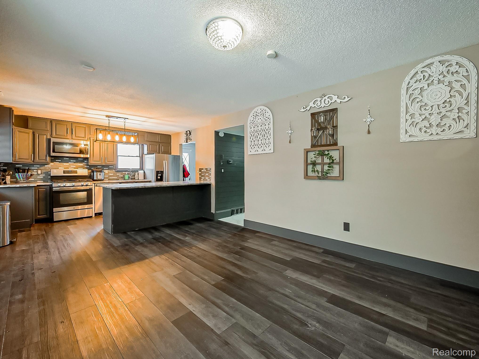 6087 N Parent Street