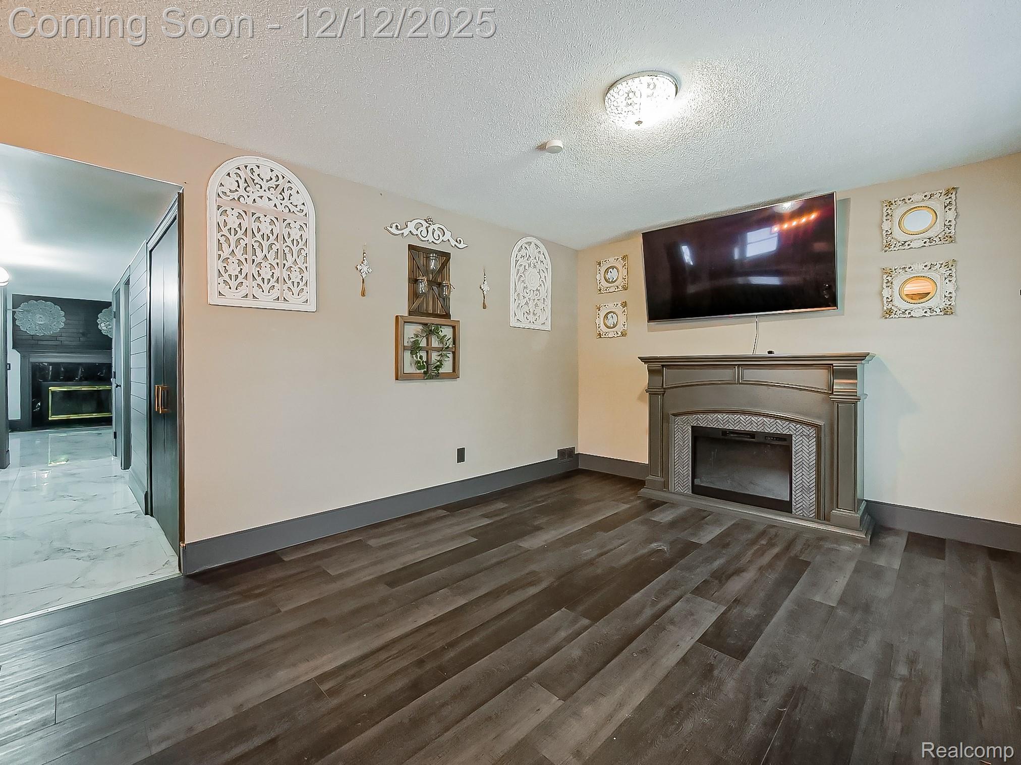 6087 N Parent Street