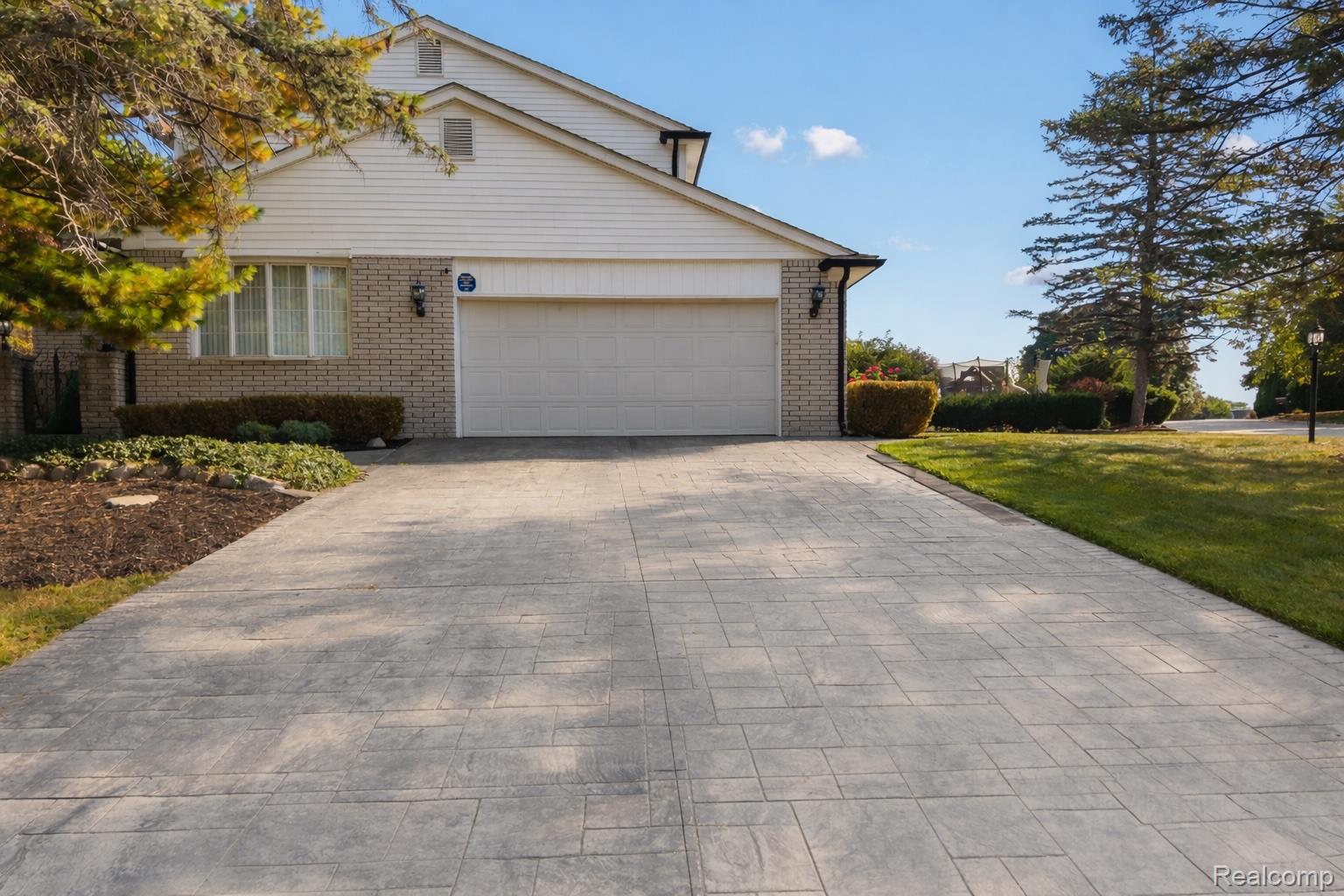 42881 Inverness Court