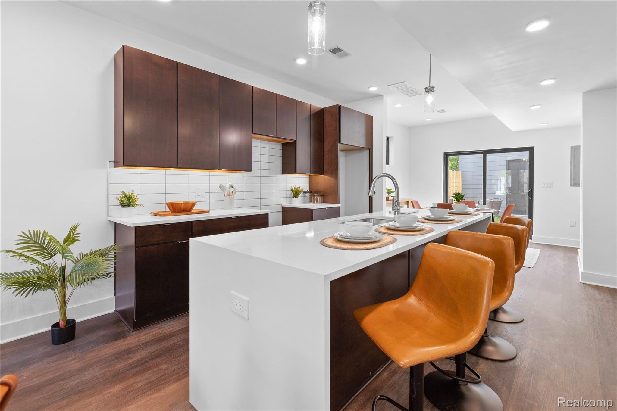 Detroit City, Michigan 48208, United States, 2 Bedrooms Bedrooms, ,3 BathroomsBathrooms,Residential,Active,195467