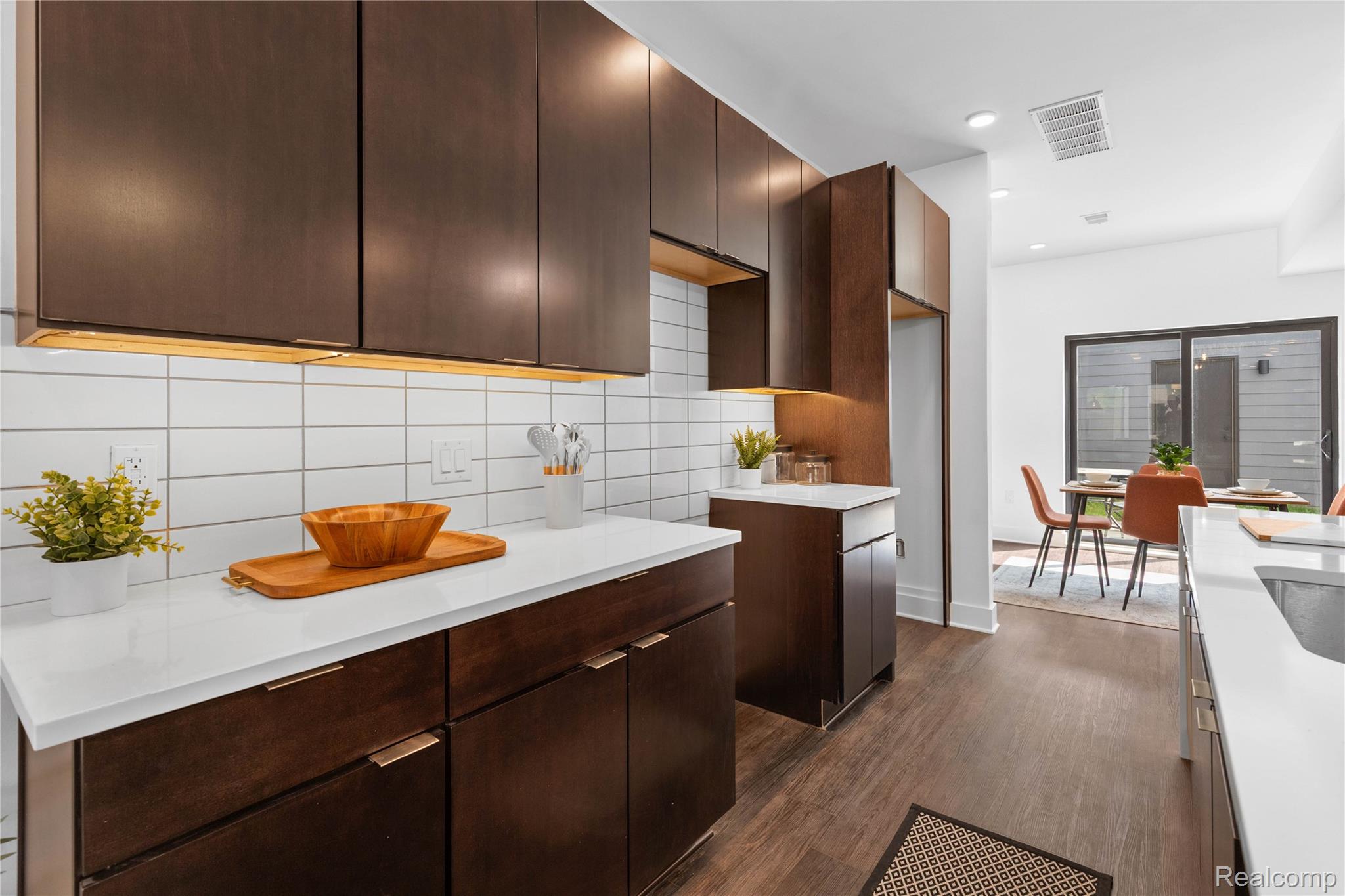 Detroit City, Michigan 48208, United States, 2 Bedrooms Bedrooms, ,3 BathroomsBathrooms,Residential,Active,195467