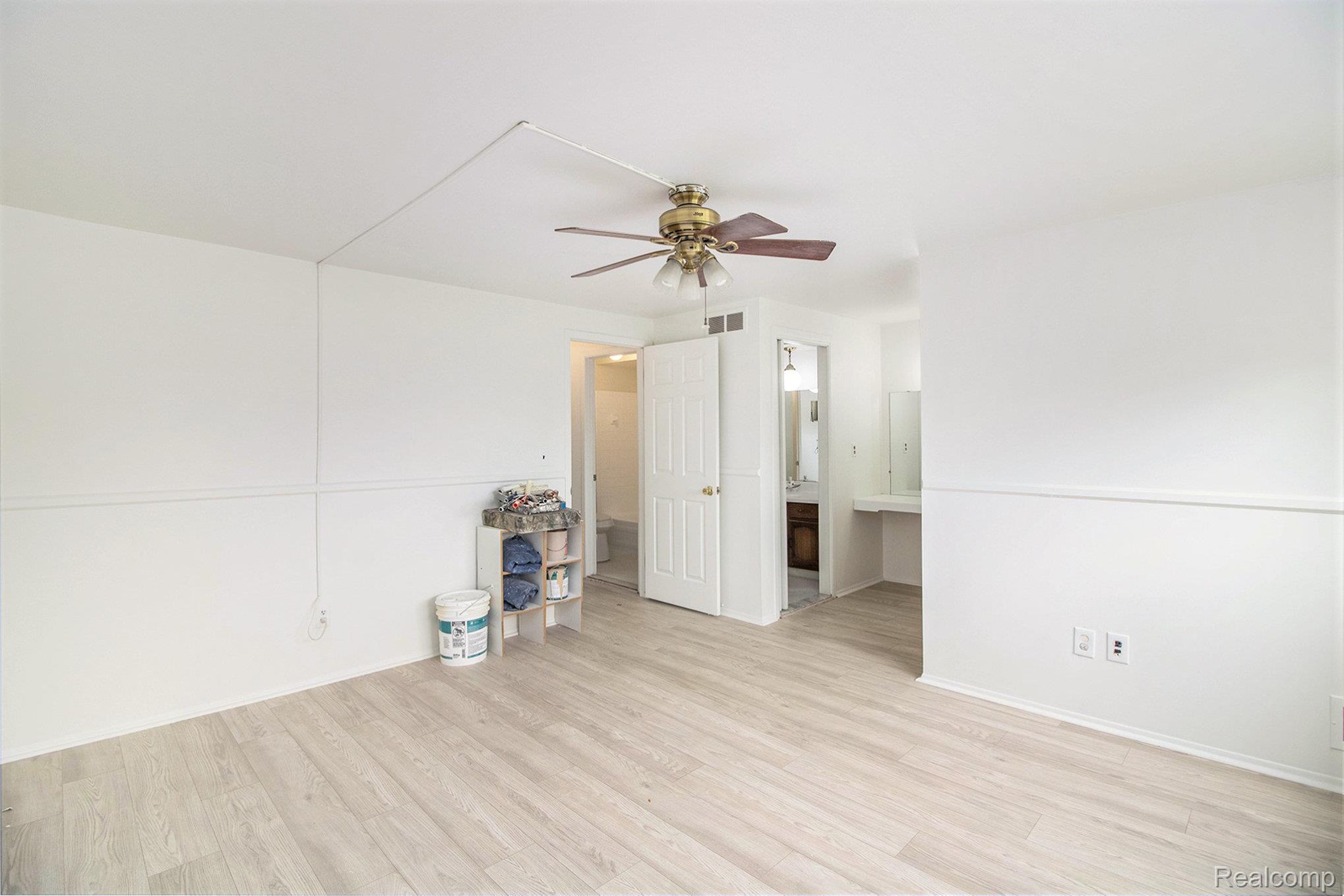 Southfield City, Michigan 48076, United States, 2 Bedrooms Bedrooms, ,2 BathroomsBathrooms,Residential,Active,219723