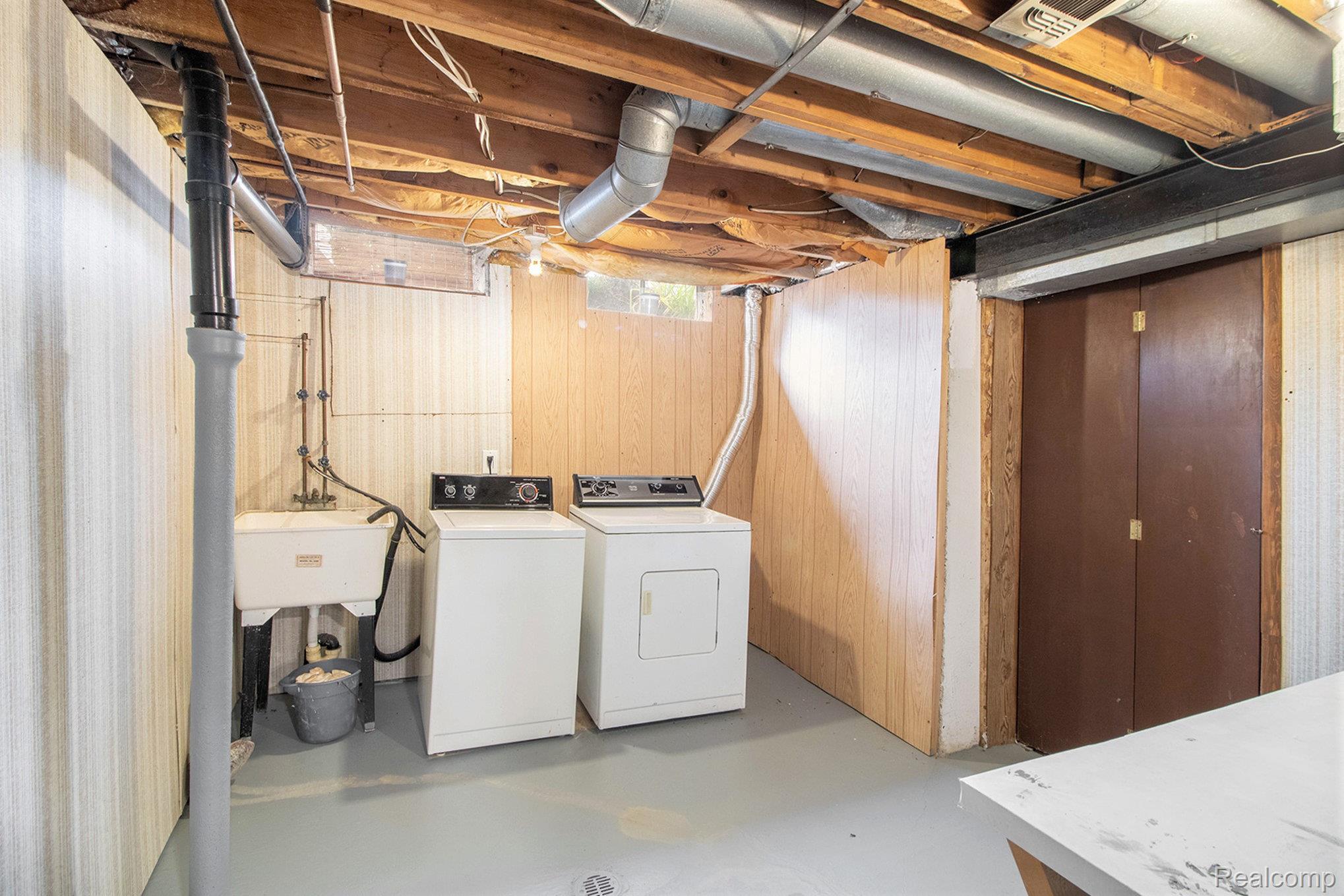 Southfield City, Michigan 48076, United States, 2 Bedrooms Bedrooms, ,2 BathroomsBathrooms,Residential,Active,219723