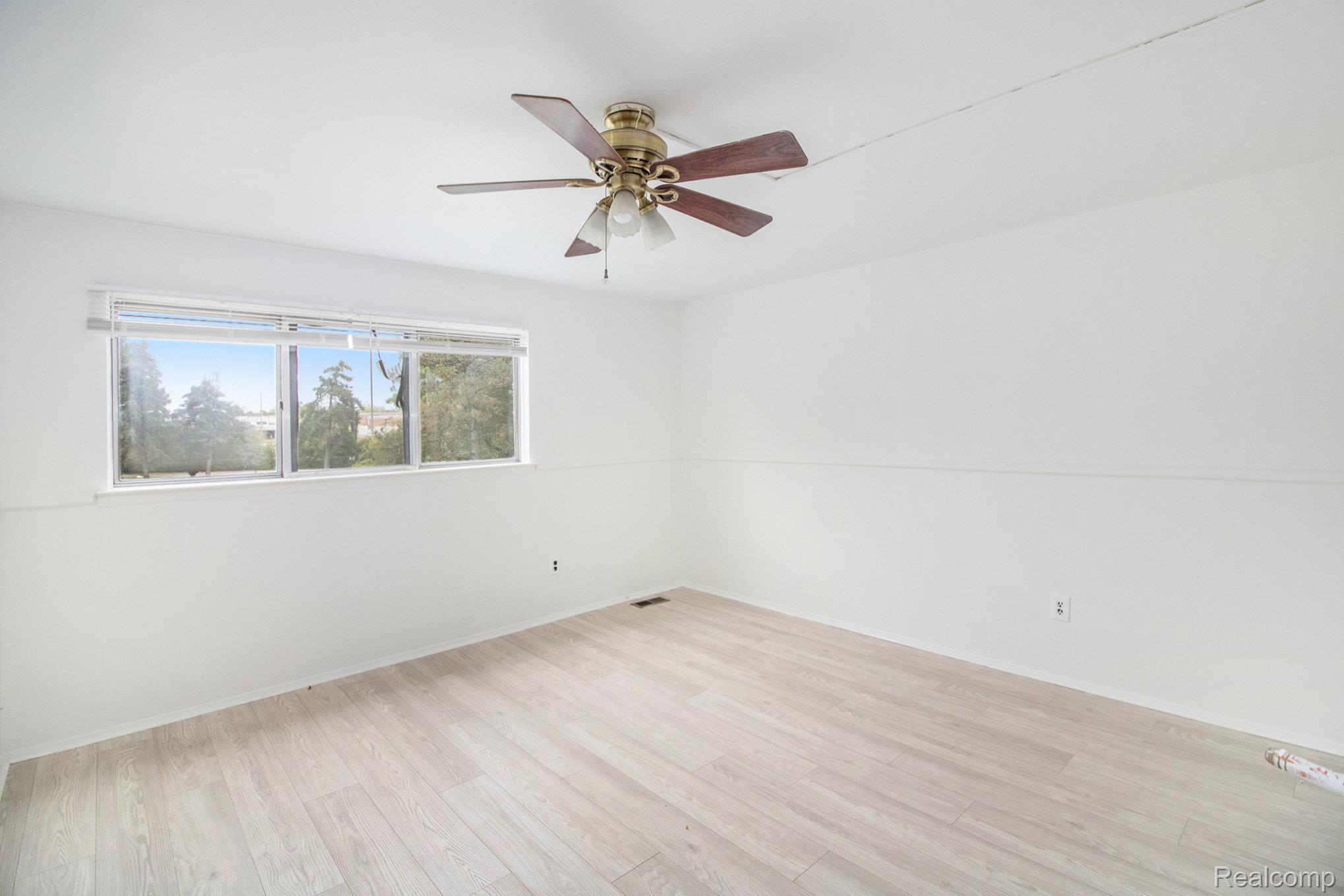 Southfield City, Michigan 48076, United States, 2 Bedrooms Bedrooms, ,2 BathroomsBathrooms,Residential,Active,219723