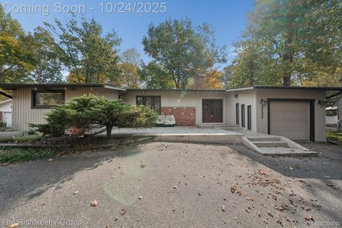 25235 Dallas Drive Grosse Ile Township MI 48138
