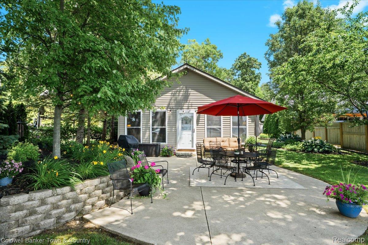 584 Black Oaks Trail