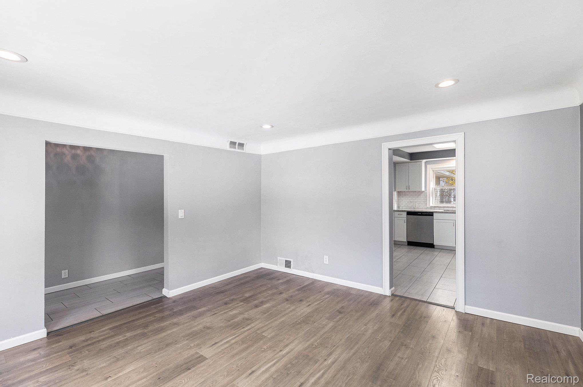 Rochester Hills, Michigan 48307, United States, 4 Bedrooms Bedrooms, ,2 BathroomsBathrooms,Residential,Active,242404