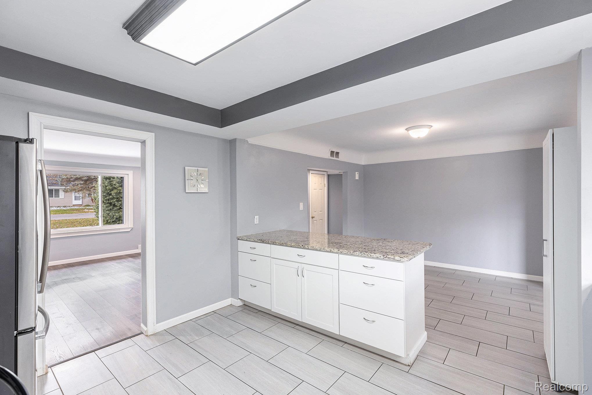 Rochester Hills, Michigan 48307, United States, 4 Bedrooms Bedrooms, ,2 BathroomsBathrooms,Residential,Active,242404