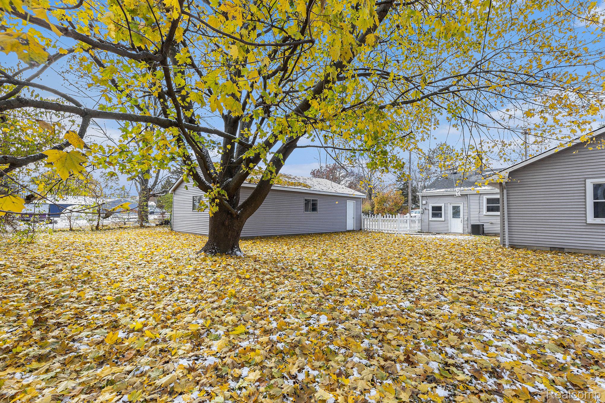 Rochester Hills, Michigan 48307, United States, 4 Bedrooms Bedrooms, ,2 BathroomsBathrooms,Residential,Active,242404