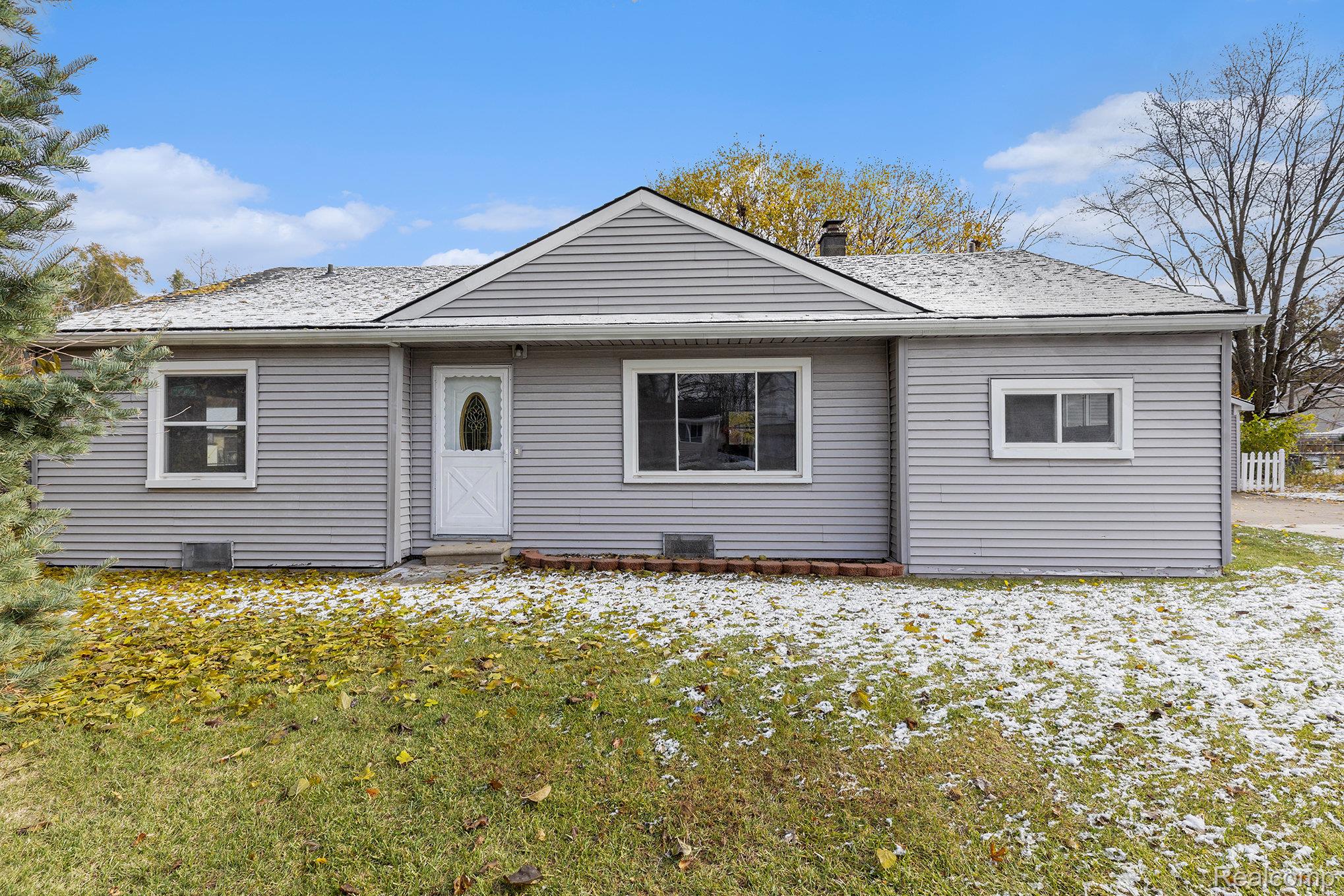 Rochester Hills, Michigan 48307, United States, 4 Bedrooms Bedrooms, ,2 BathroomsBathrooms,Residential,Active,242404