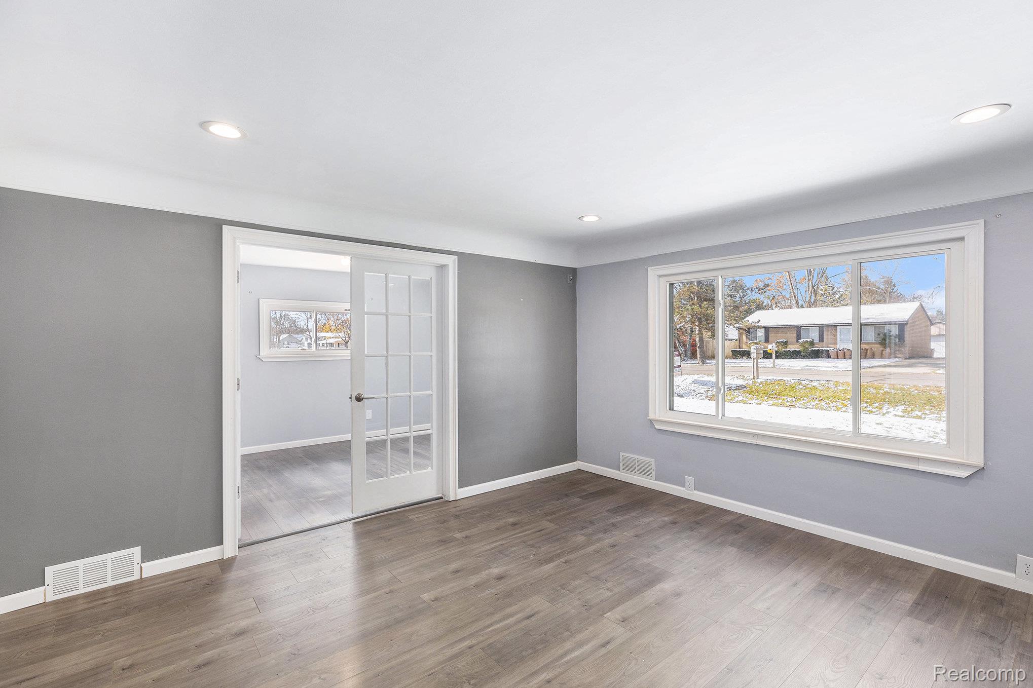 Rochester Hills, Michigan 48307, United States, 4 Bedrooms Bedrooms, ,2 BathroomsBathrooms,Residential,Active,242404