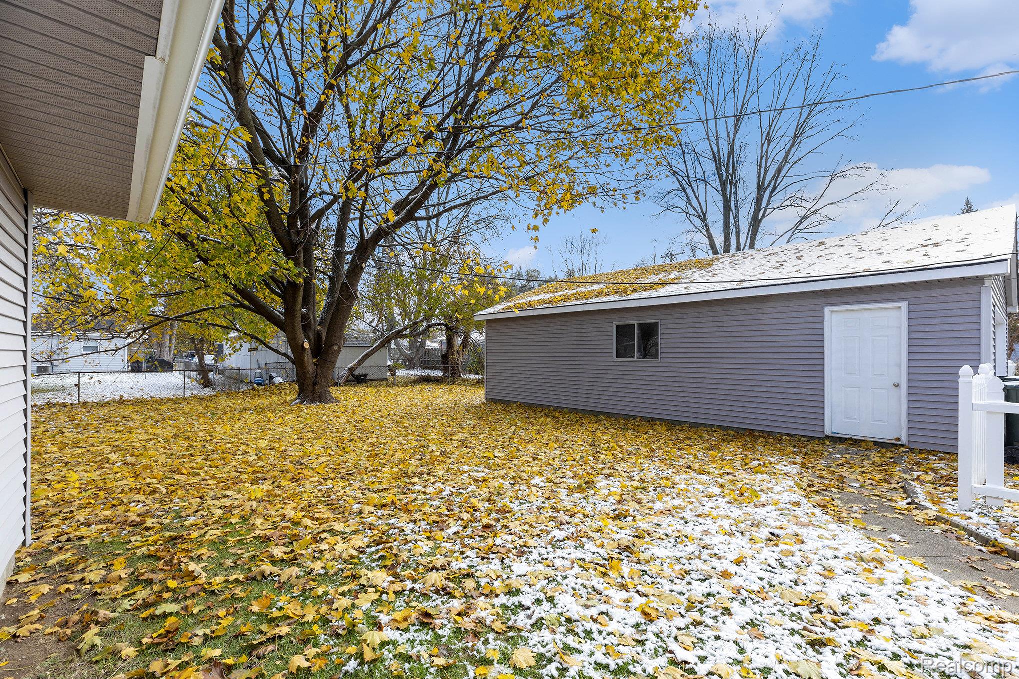 Rochester Hills, Michigan 48307, United States, 4 Bedrooms Bedrooms, ,2 BathroomsBathrooms,Residential,Active,242404