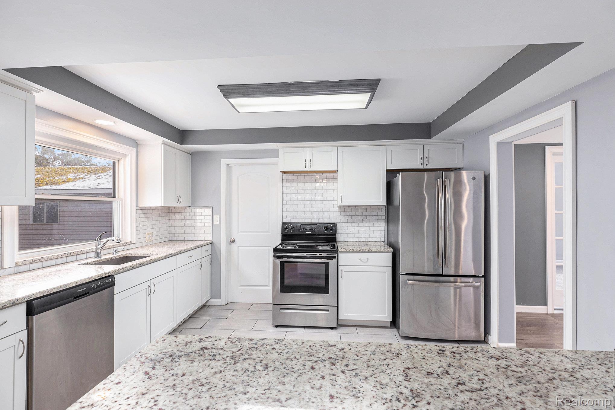 Rochester Hills, Michigan 48307, United States, 4 Bedrooms Bedrooms, ,2 BathroomsBathrooms,Residential,Active,242404