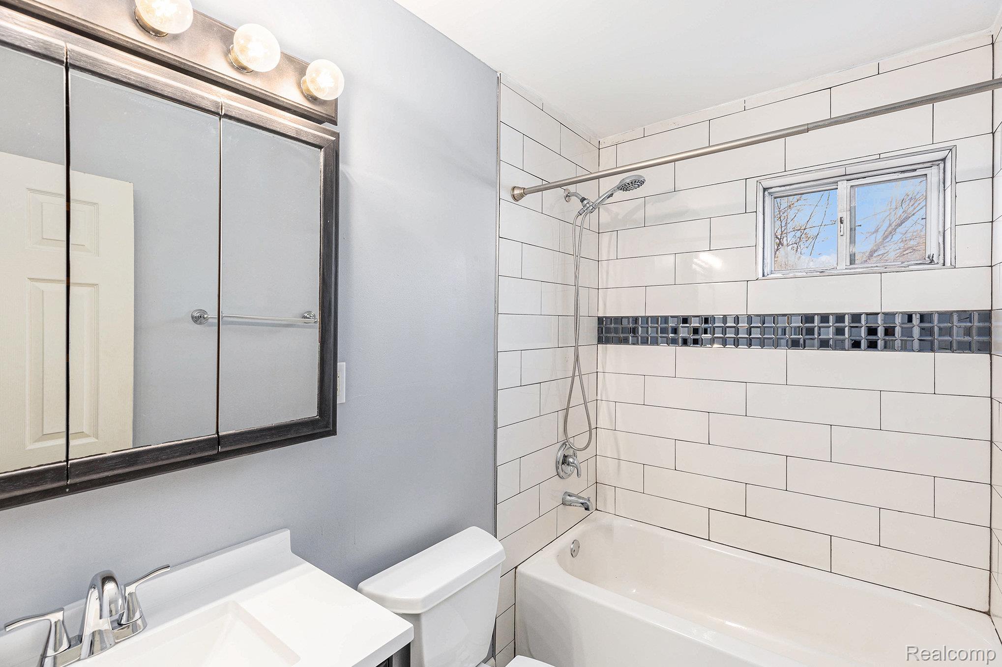 Rochester Hills, Michigan 48307, United States, 4 Bedrooms Bedrooms, ,2 BathroomsBathrooms,Residential,Active,242404