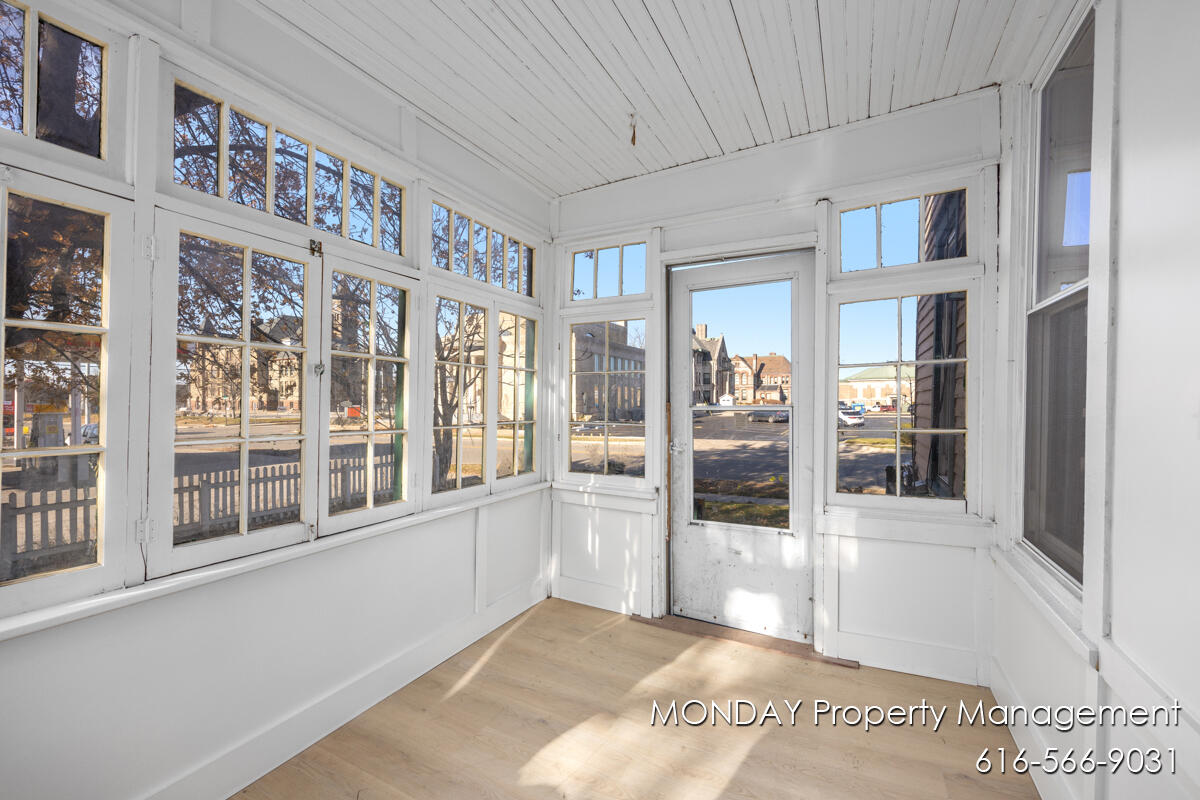 263 W Muskegon Avenue
