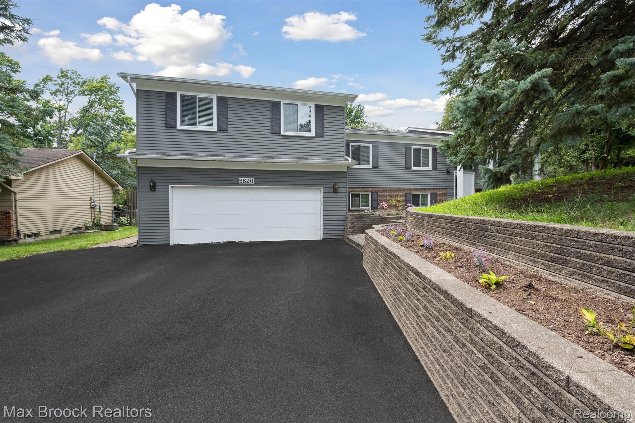 5620 Eastman Boulevard