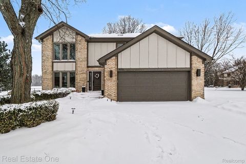 4813 Pickford Drive Troy City MI 48085